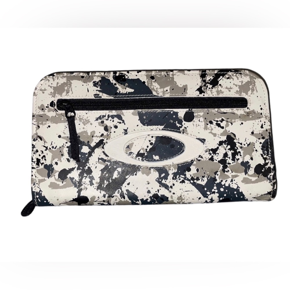 Oakley Mens Large White Tiger Camo Travel Wallet